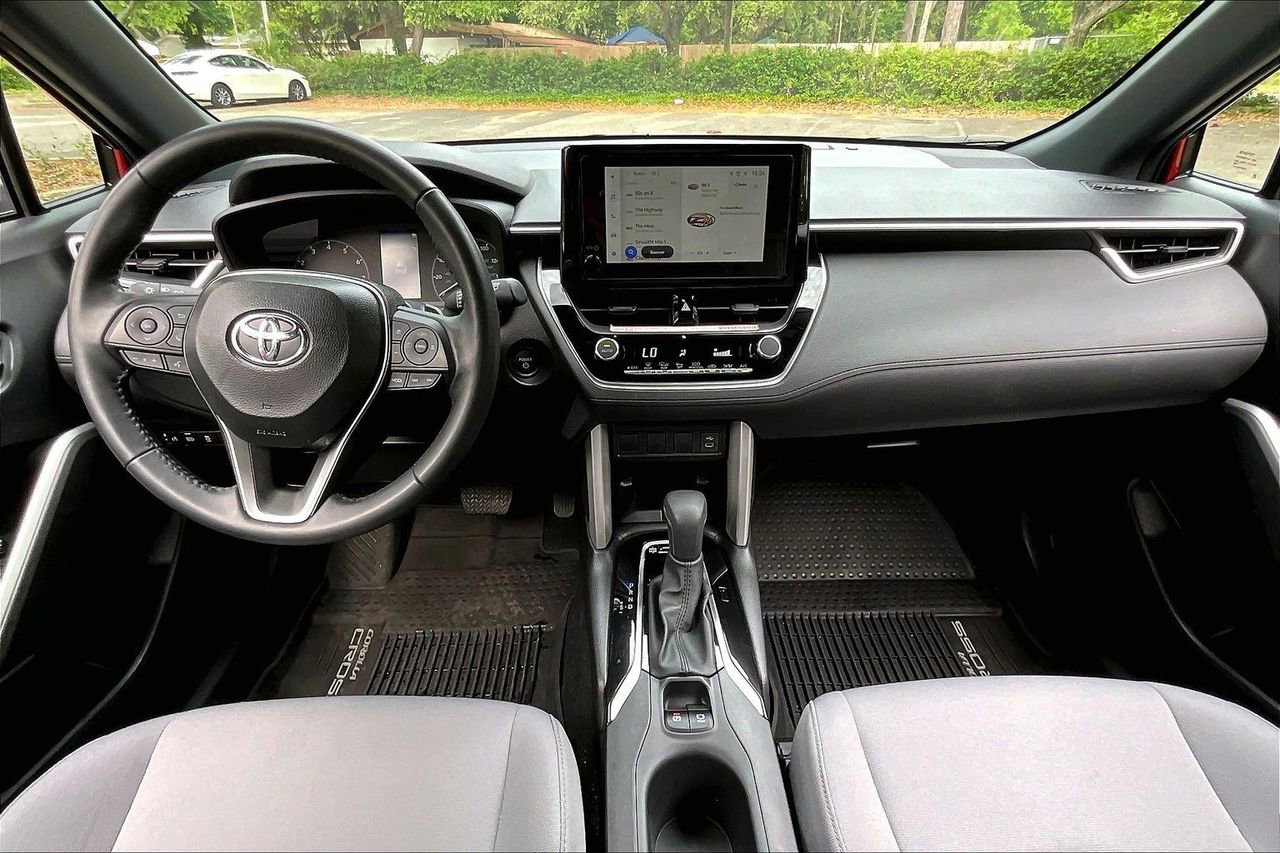 Used 2025 Toyota Corolla Cross AWD Hybrid image 7