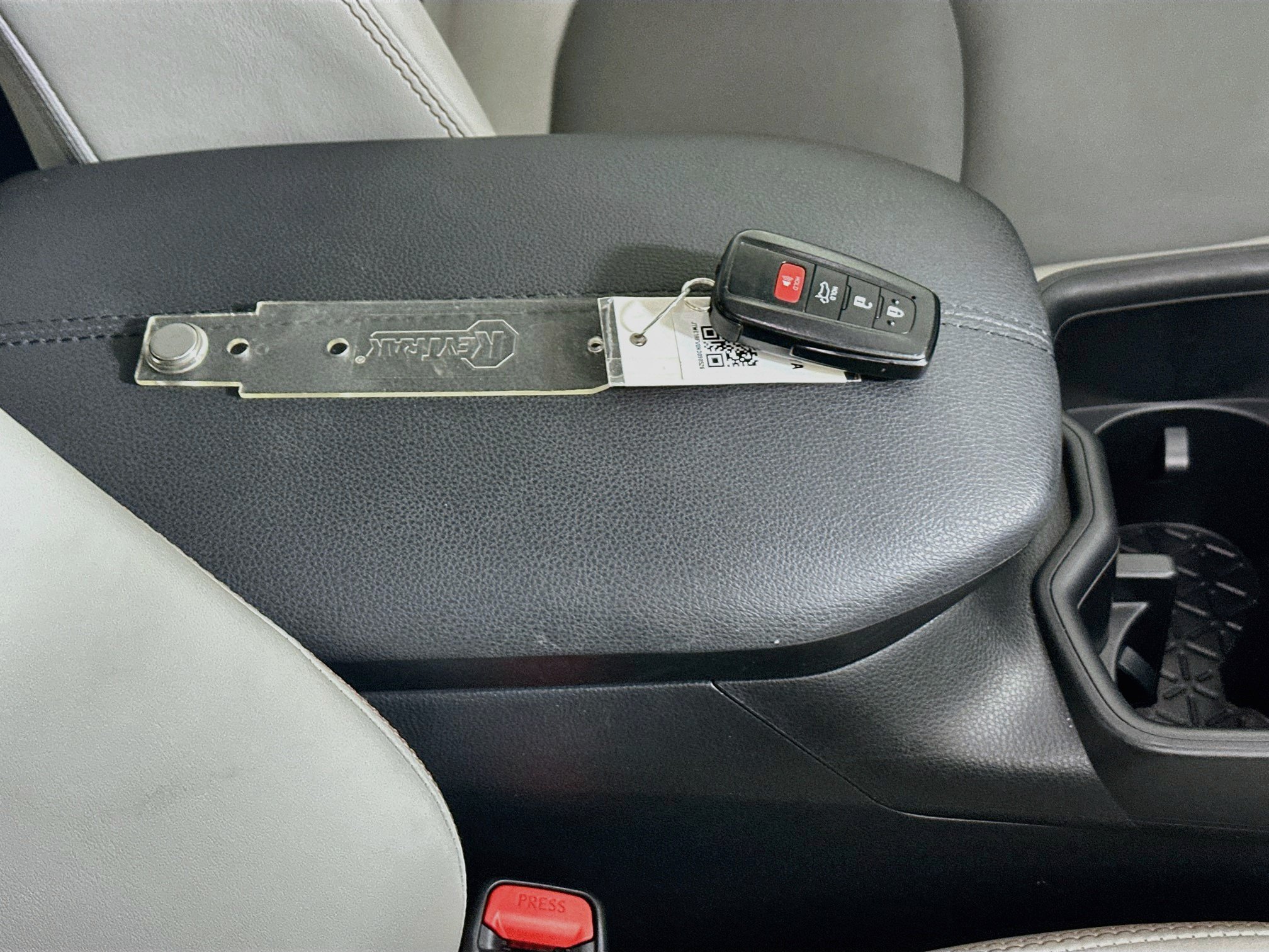 Certified 2022 Toyota RAV4 XLE Premium FWD image 33