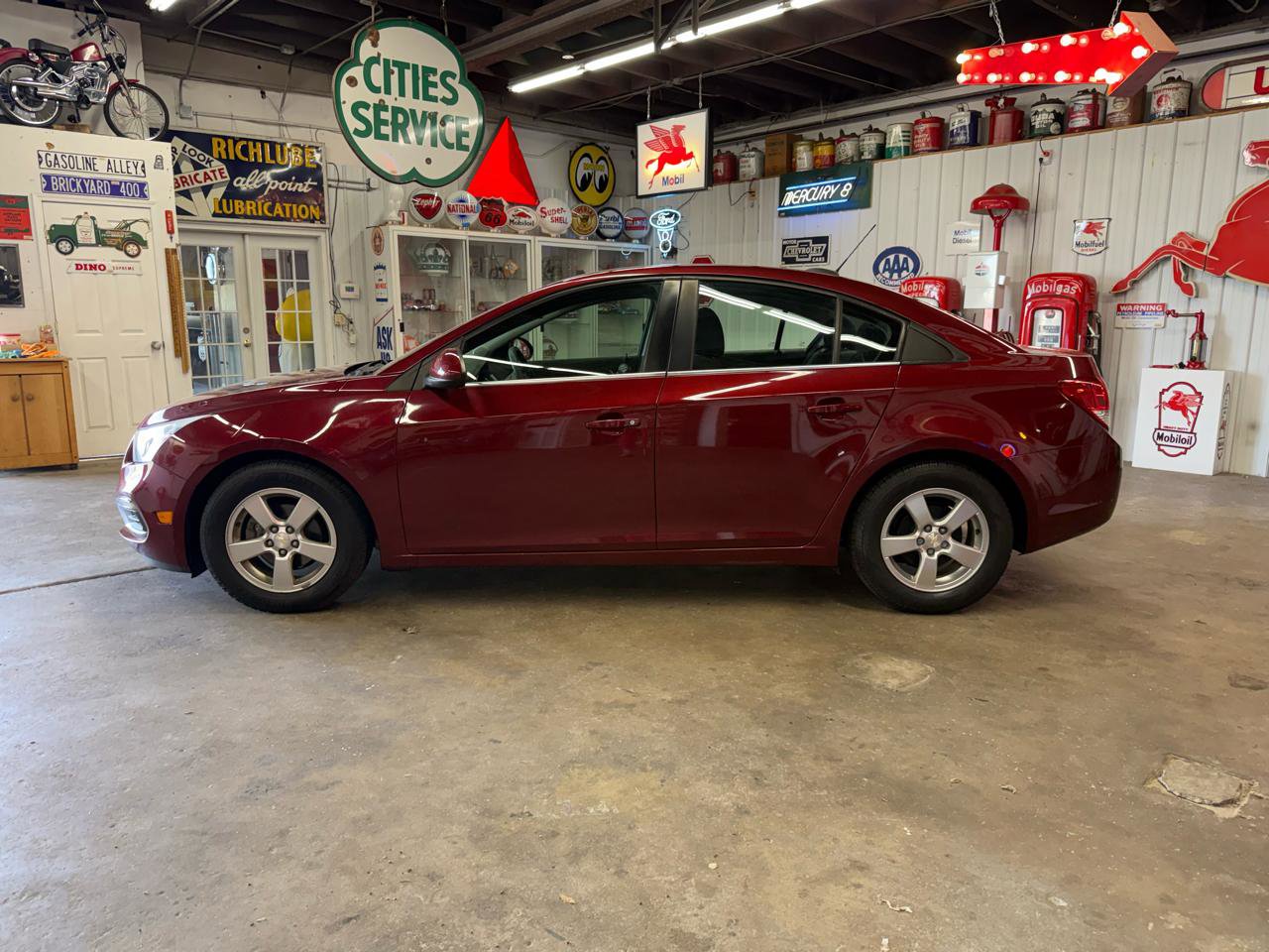 Used 2015 Chevrolet Cruze LT FWD image 2
