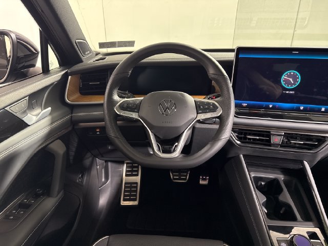 Used 2025 Volkswagen Tiguan SEL R-Line AWD/4WD image 19