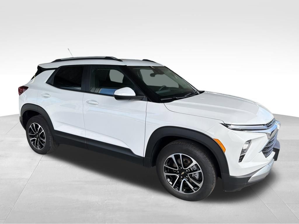 Used 2025 Chevrolet TrailBlazer LT w/ Driver Confidence Package image 7