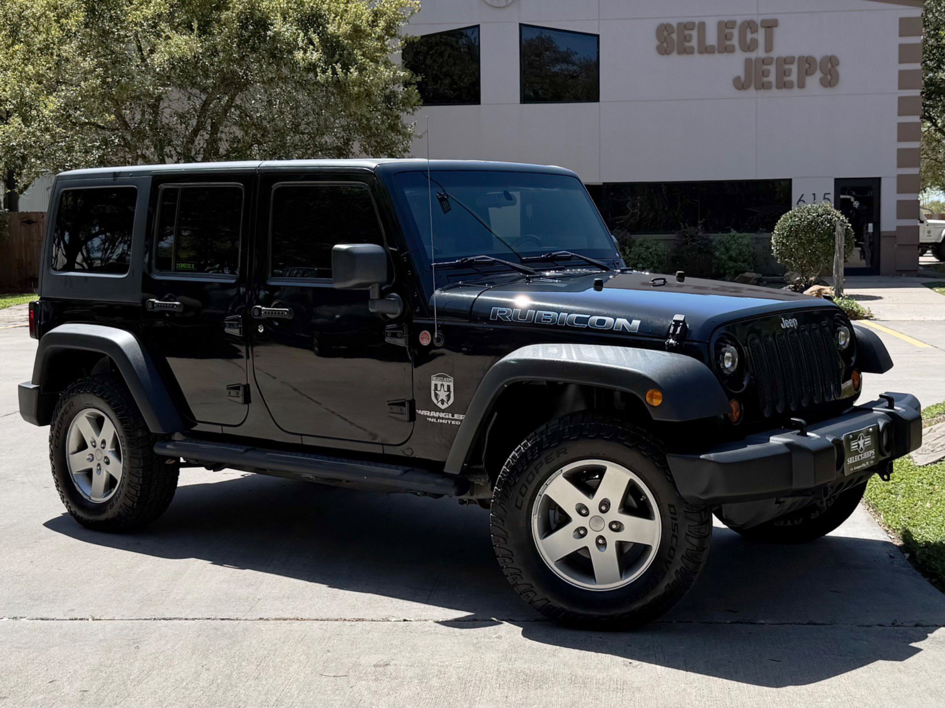 Used 2011 Jeep Wrangler Unlimited Rubicon w/ Connectivity Group image 1