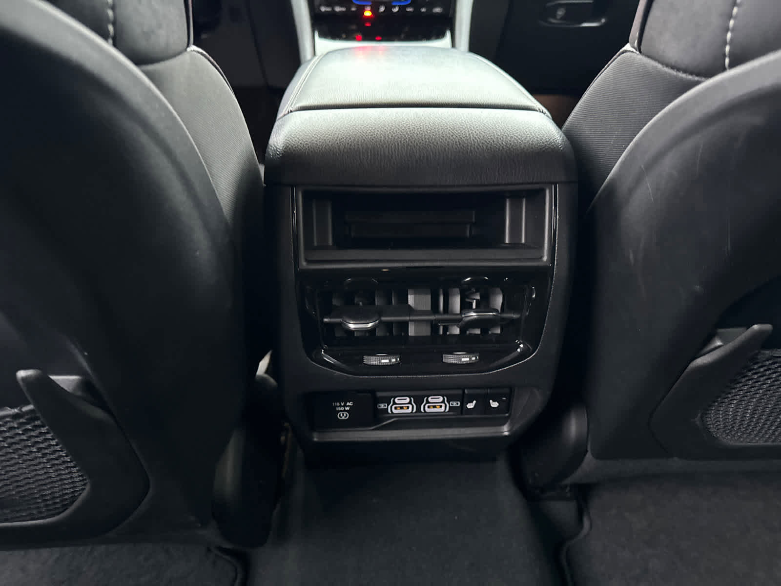 Used 2023 Jeep Grand Cherokee Limited w/ Trailer Tow Prep Group (B) image 32