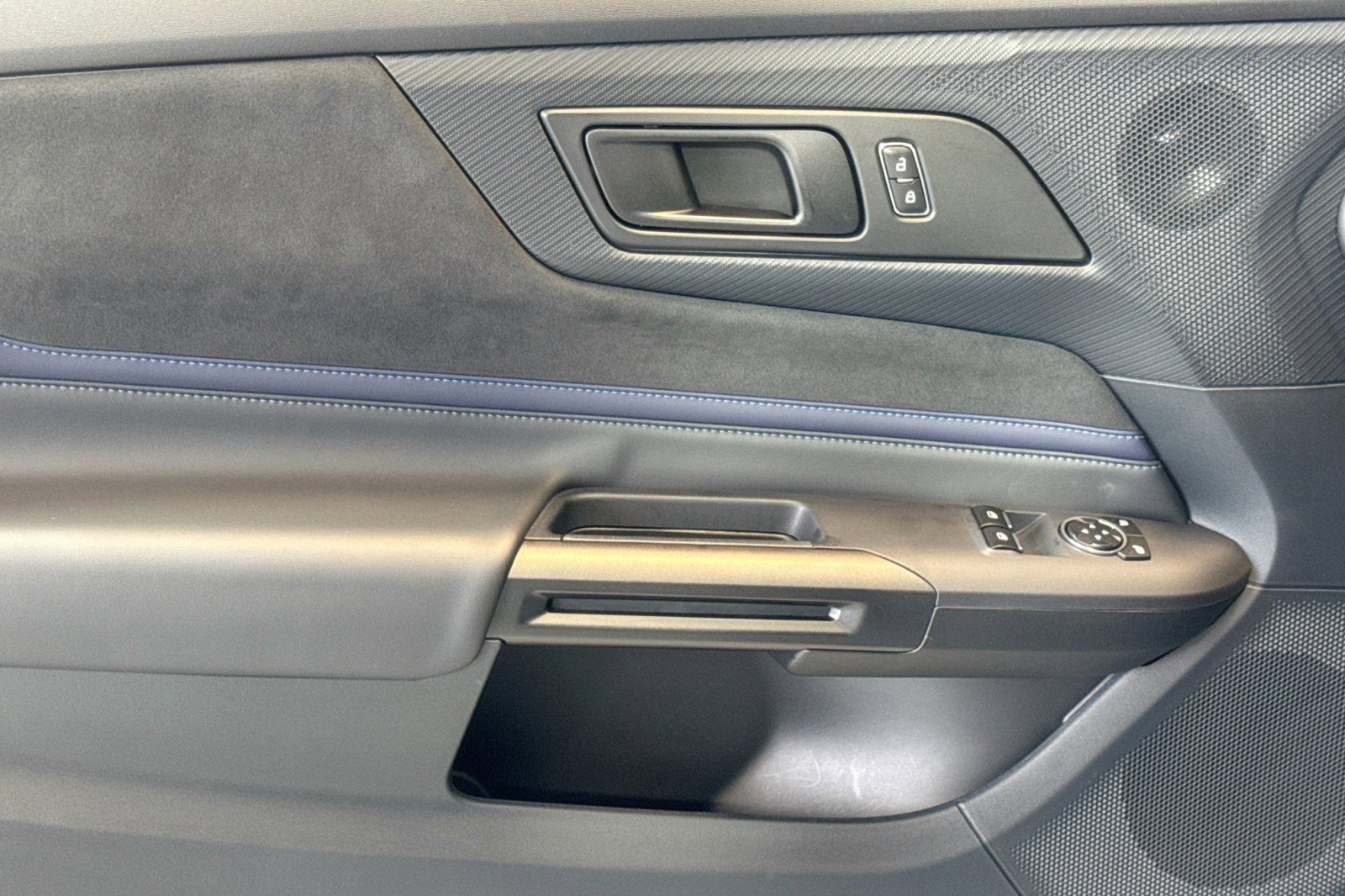 Used 2024 Ford Mustang Dark Horse image 17