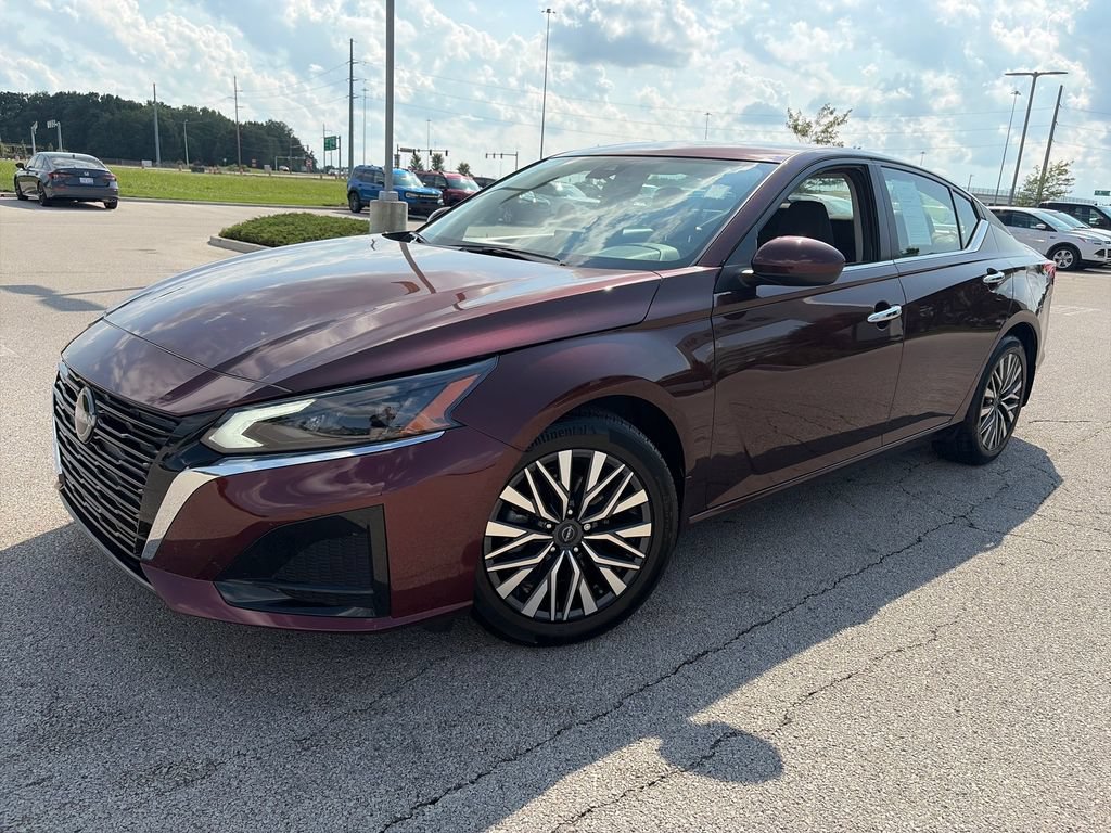 Used 2024 Nissan Altima 2.5 SV w/ SV Premium Package FWD image 3