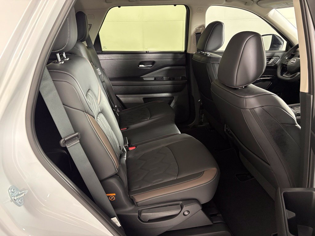 New 2026 Nissan Pathfinder Platinum w/ Cargo Package AWD/4WD image 45
