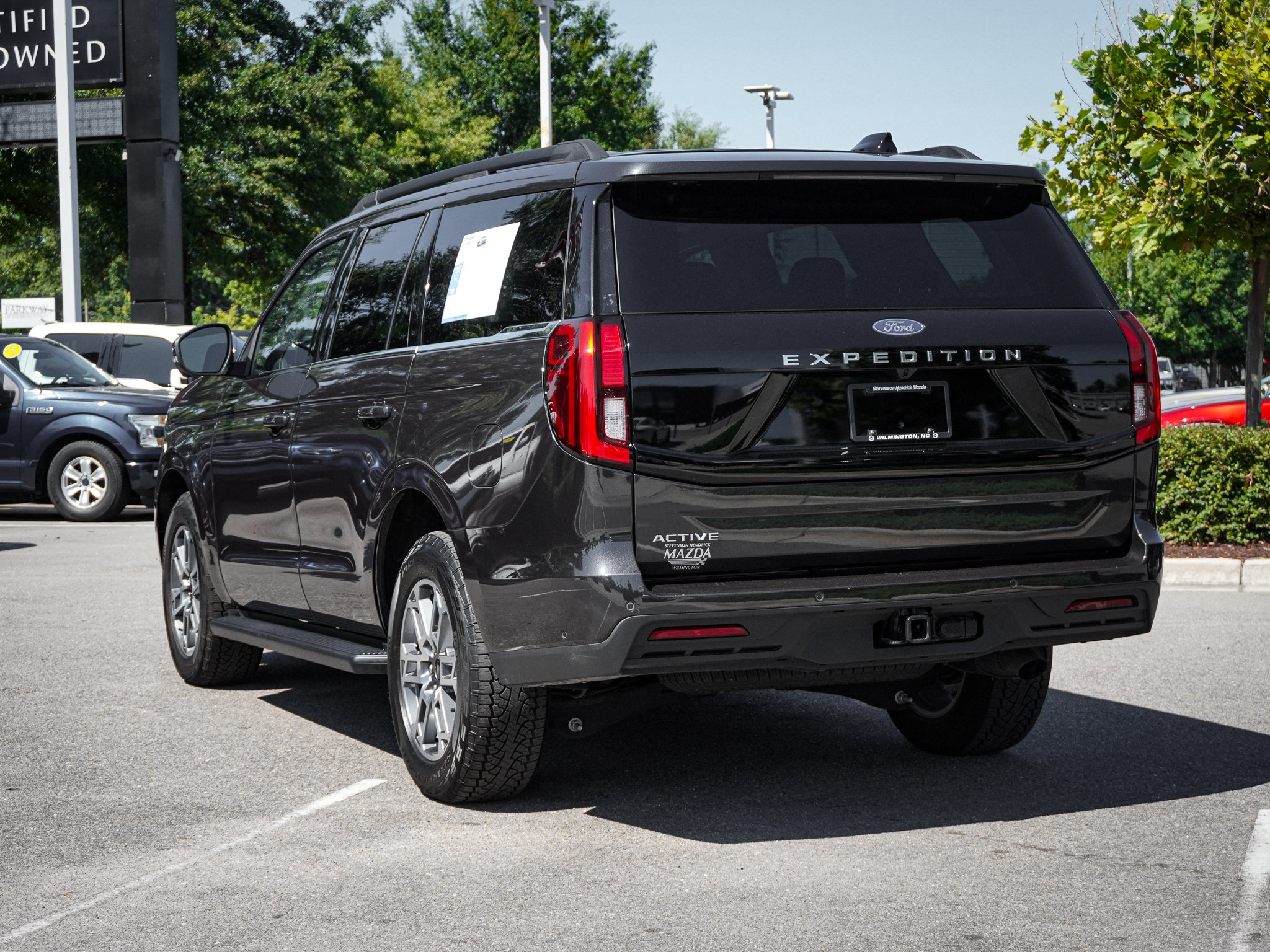 Used 2025 Ford Expedition Active AWD/4WD image 8