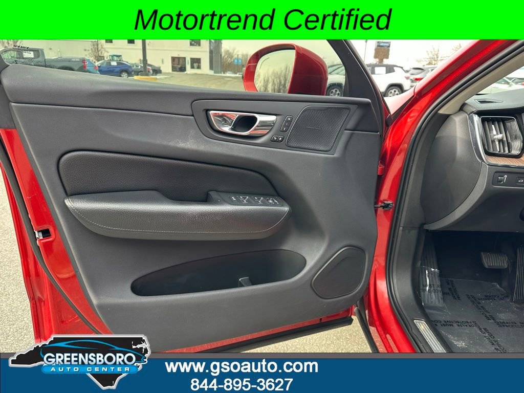 Used 2019 Volvo XC60 T5 Inscription image 15