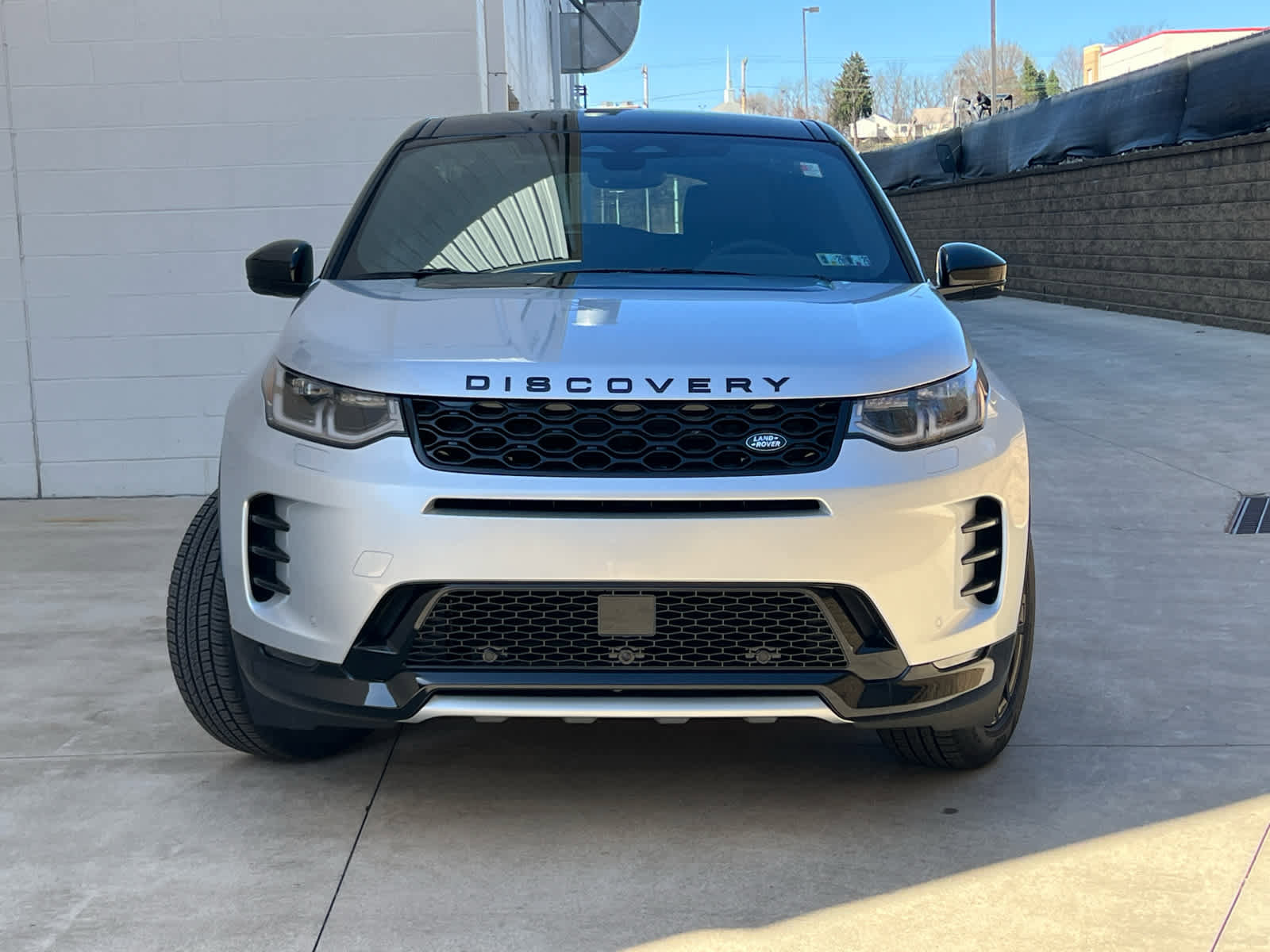 Used 2025 Land Rover Discovery Sport Dynamic SE image 2