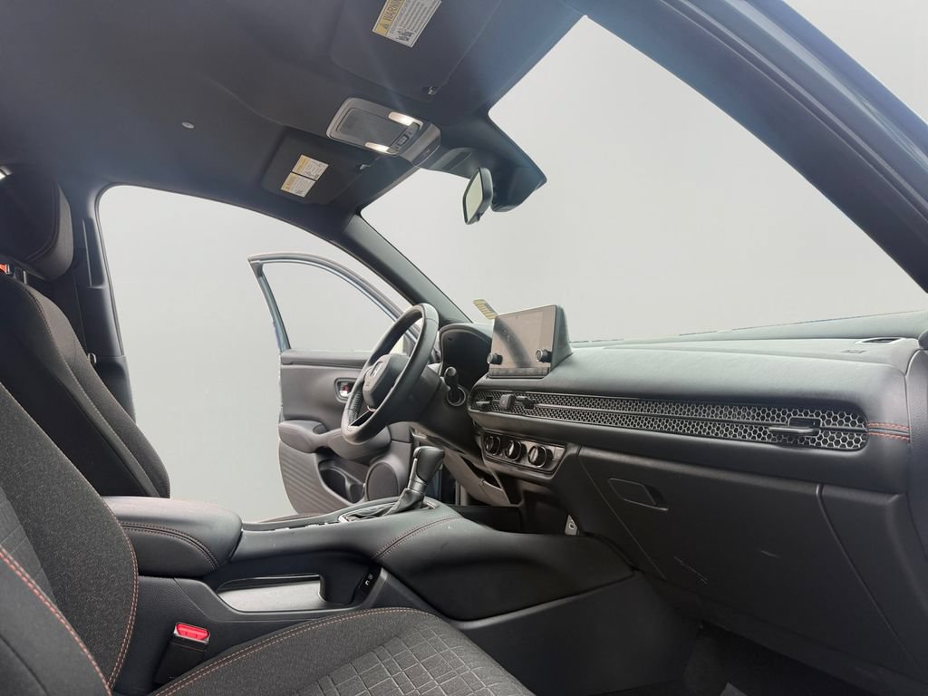 Used 2025 Honda HR-V Sport image 11