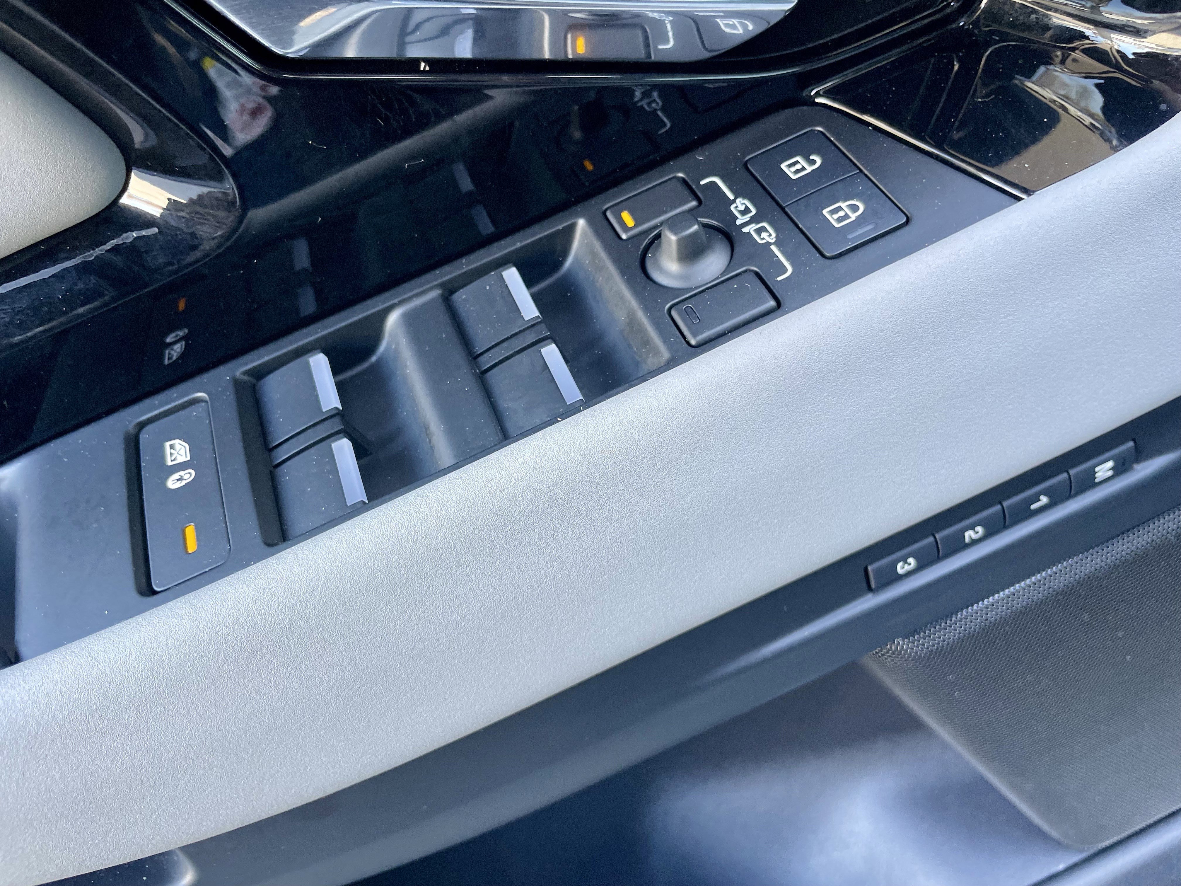 Used 2024 Land Rover Range Rover Evoque Dynamic SE image 11