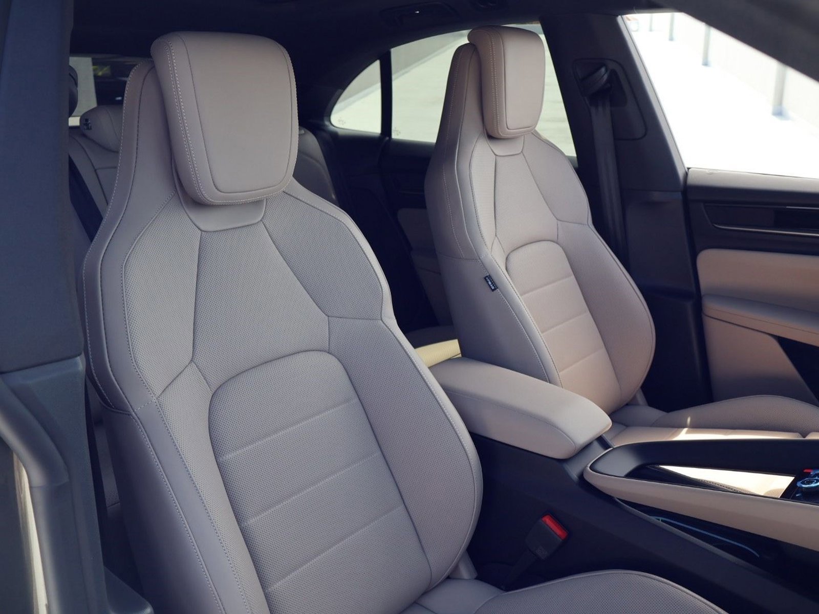 New 2026 Porsche Macan Electric RWD image 23