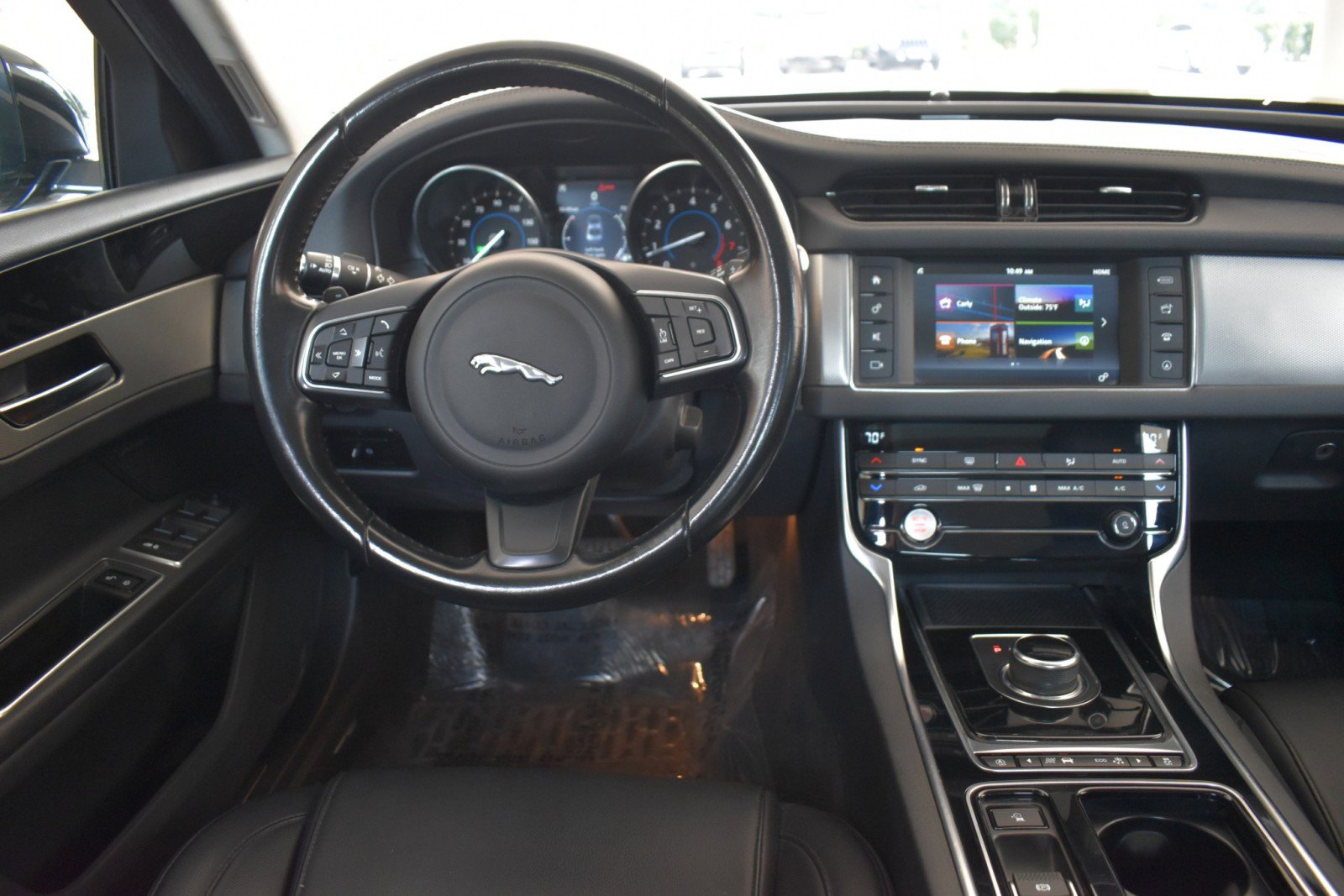 Used 2018 Jaguar XF AWD image 9
