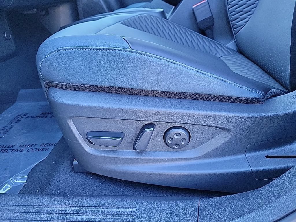 New 2026 Nissan Leaf Platinum+ w/ Floor Mat Package (Platinum+) FWD image 16