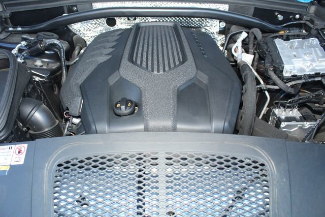 Certified 2023 Porsche Macan image 16