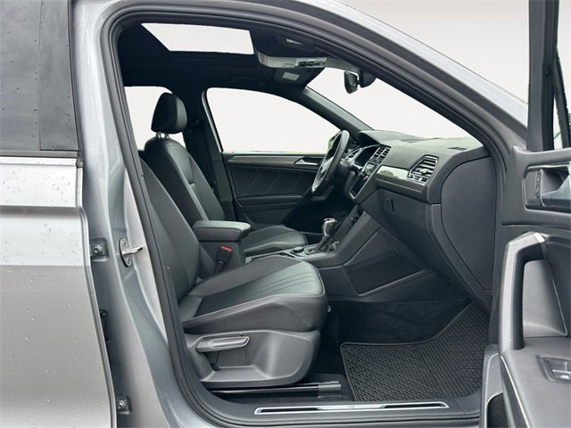 Used 2022 Volkswagen Tiguan SE R-Line image 15