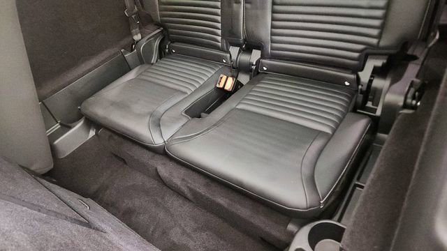 Used 2024 Land Rover Discovery Dynamic SE AWD/4WD image 30