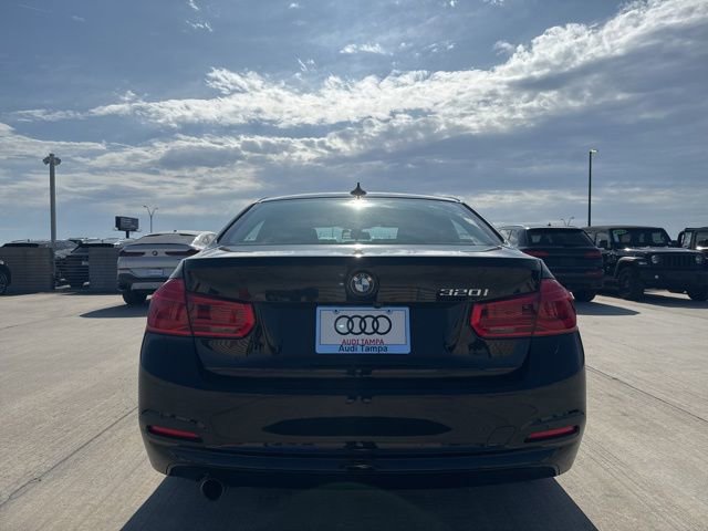Used 2018 BMW 320i Sedan RWD image 4