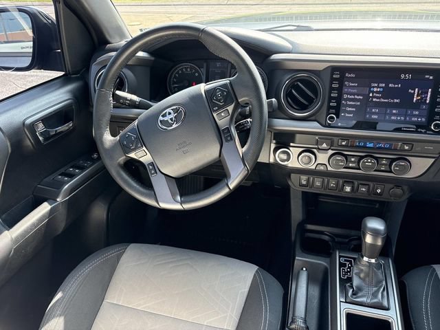 Used 2020 Toyota Tacoma TRD Off-Road w/ Technology Package AWD/4WD image 13