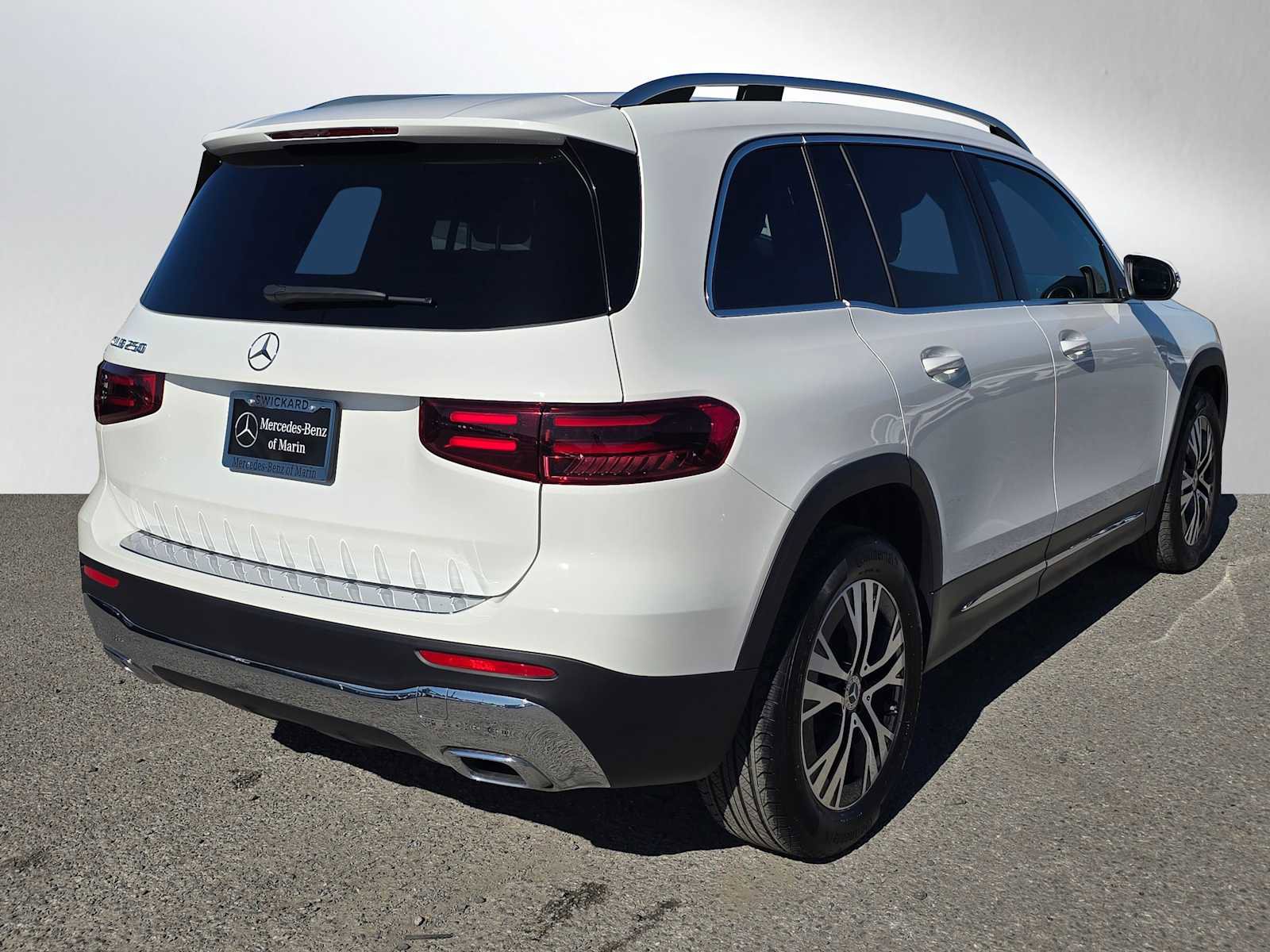 Used 2026 Mercedes-Benz GLB 250 image 3