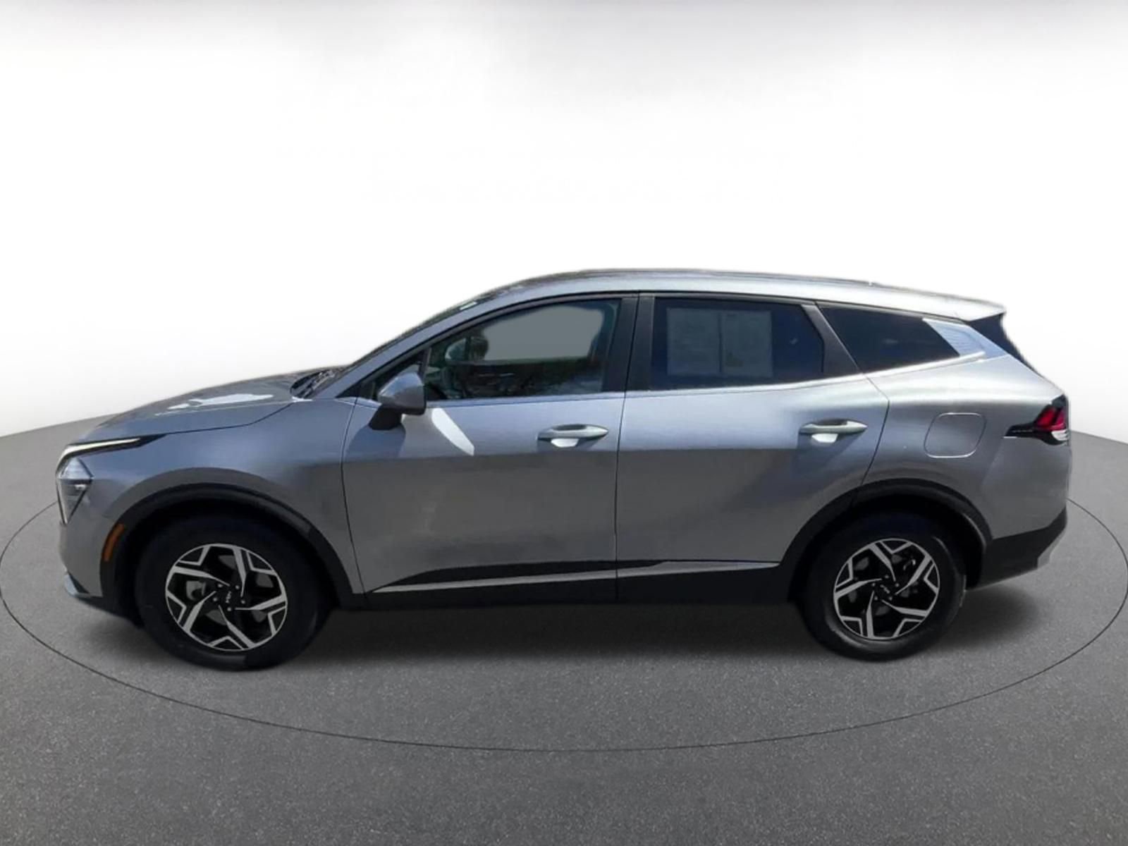 Used 2025 Kia Sportage LX FWD image 9