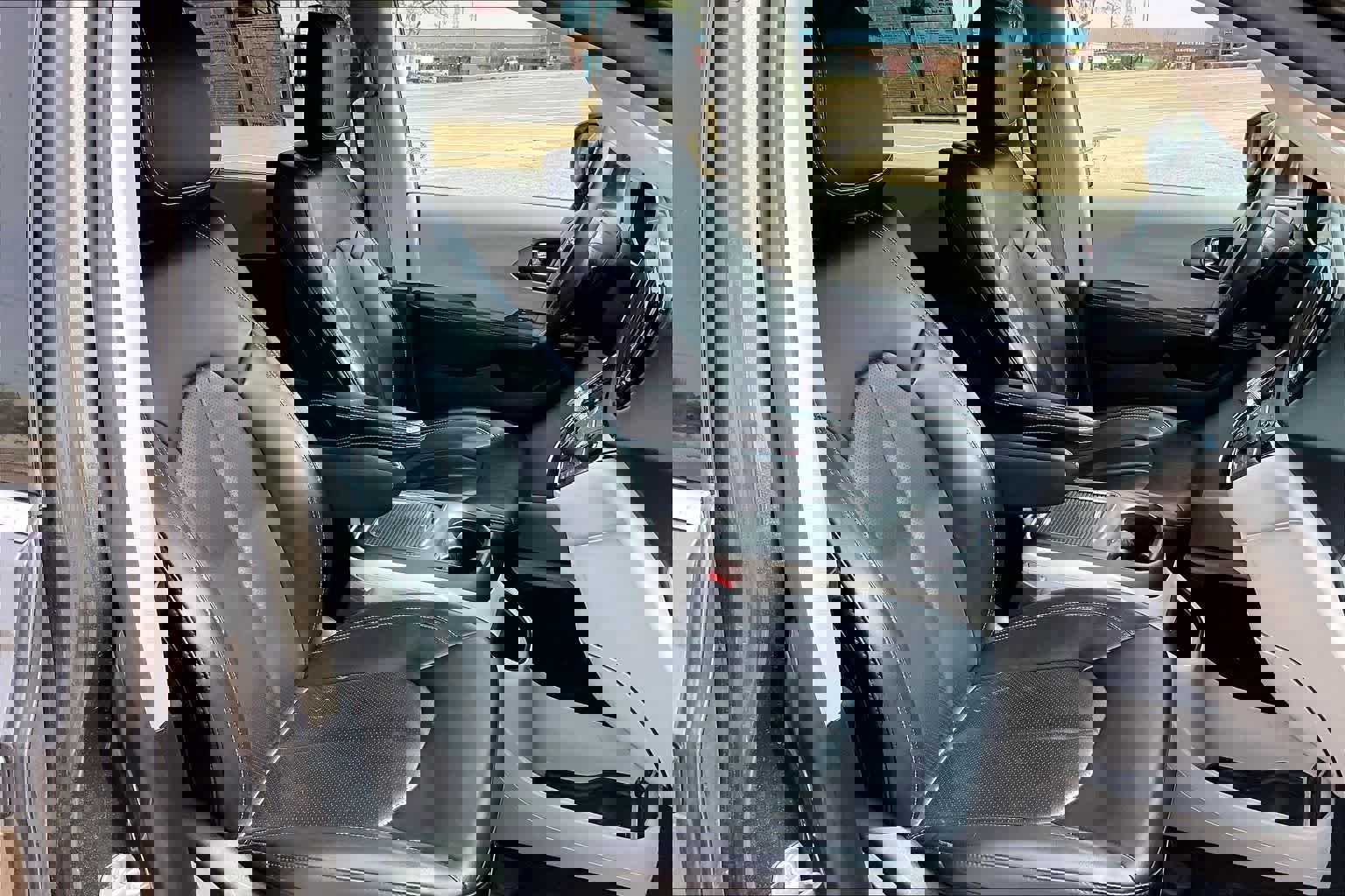 Used 2023 Chrysler Pacifica Touring-L image 13