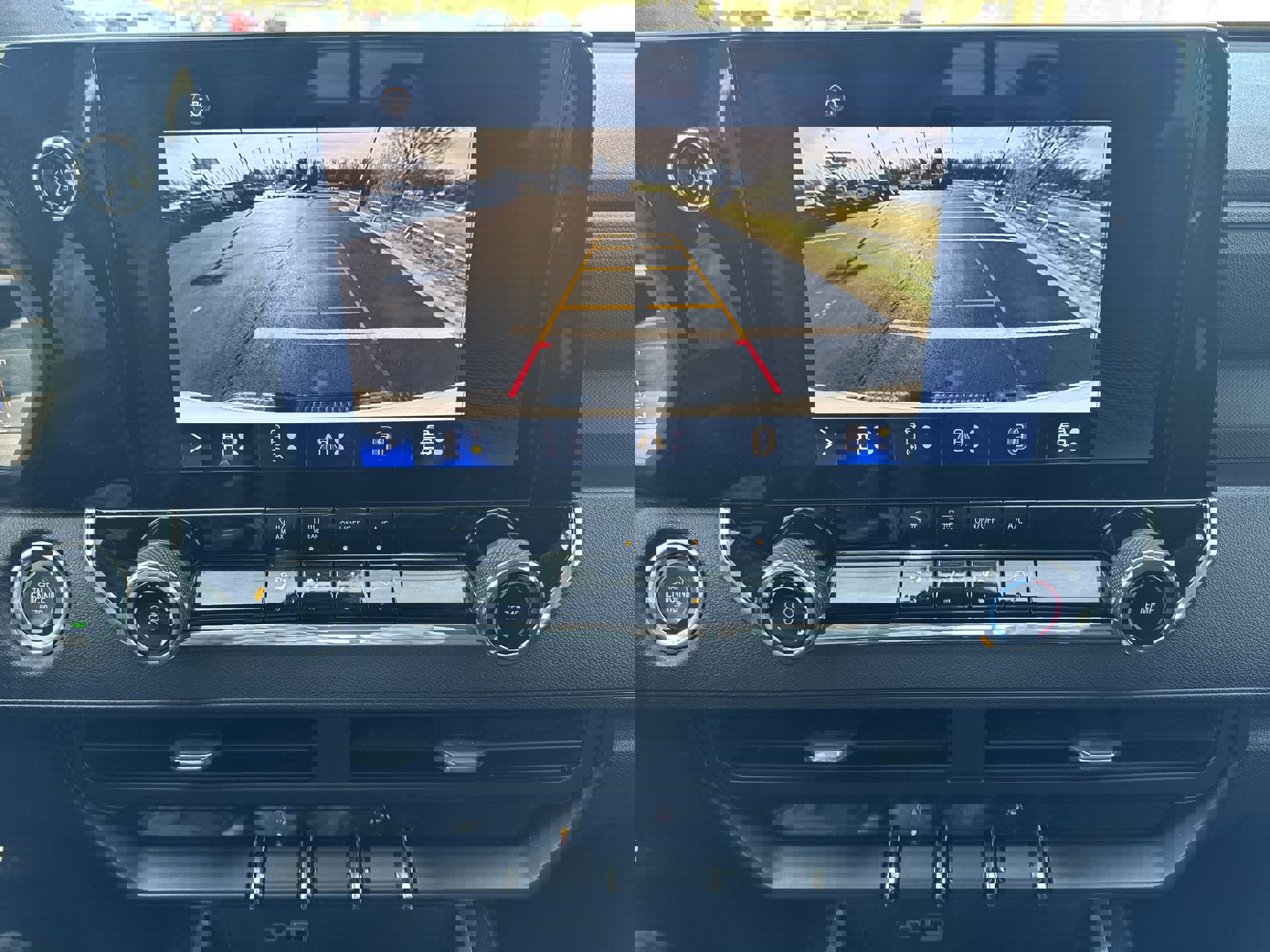 Used 2023 Chevrolet Colorado Trail Boss w/ Technology Package image 17