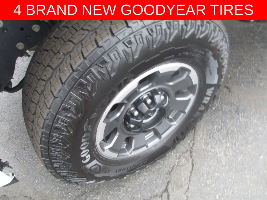 Used 2024 Ford F350 Platinum w/ Tremor Off-Road Package AWD/4WD image 3