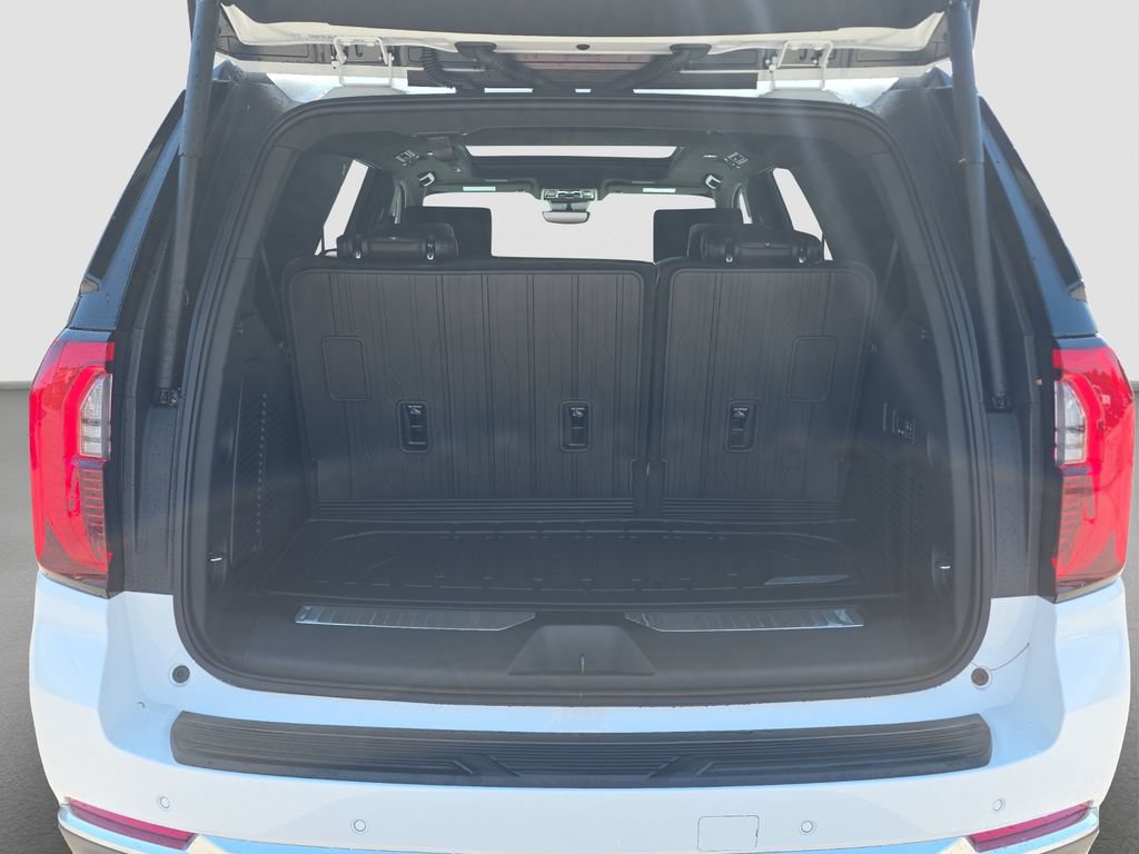 Used 2026 GMC Yukon Denali w/ Advanced Technology Package AWD/4WD image 17