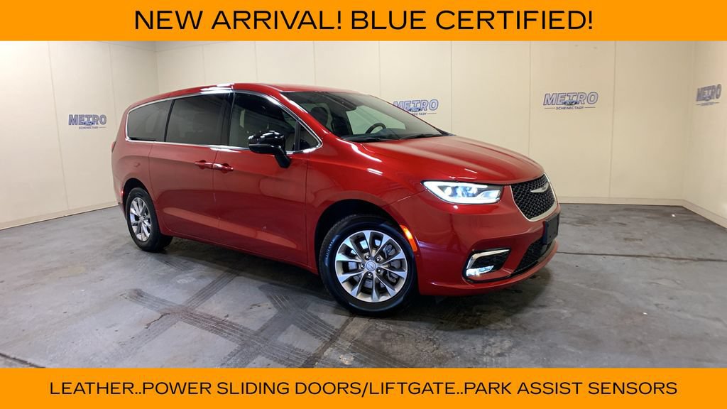 Used 2026 Chrysler Pacifica Select AWD/4WD image 1