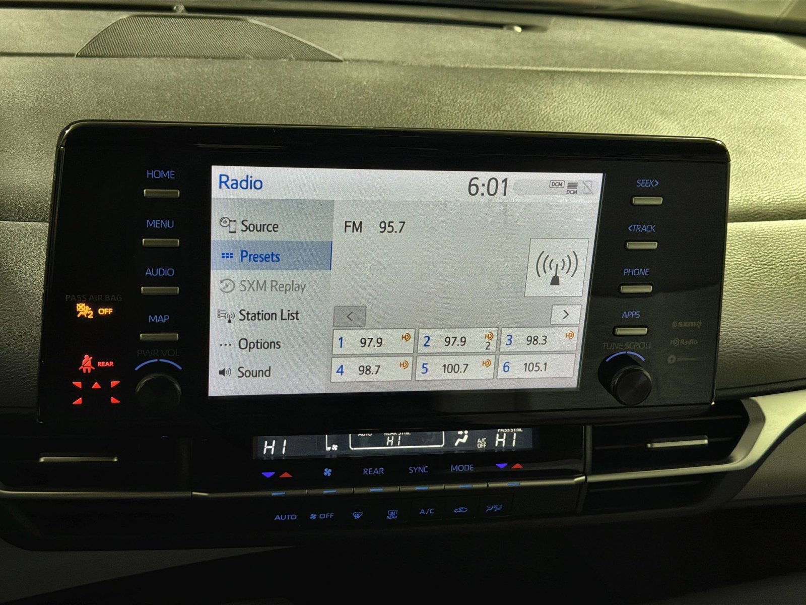 Used 2024 Toyota Sienna LE image 18