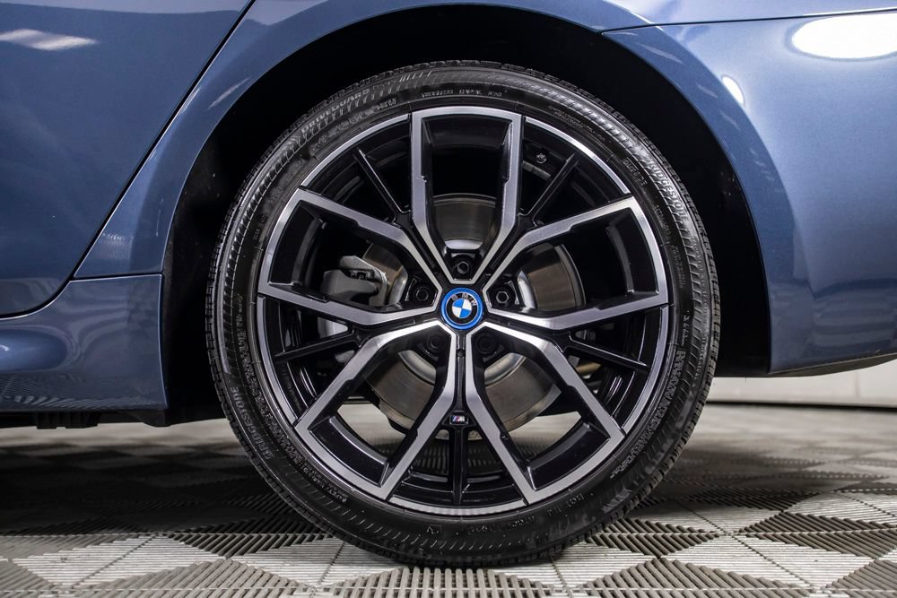 Used 2023 BMW 530e w/ M Sport Package RWD image 40