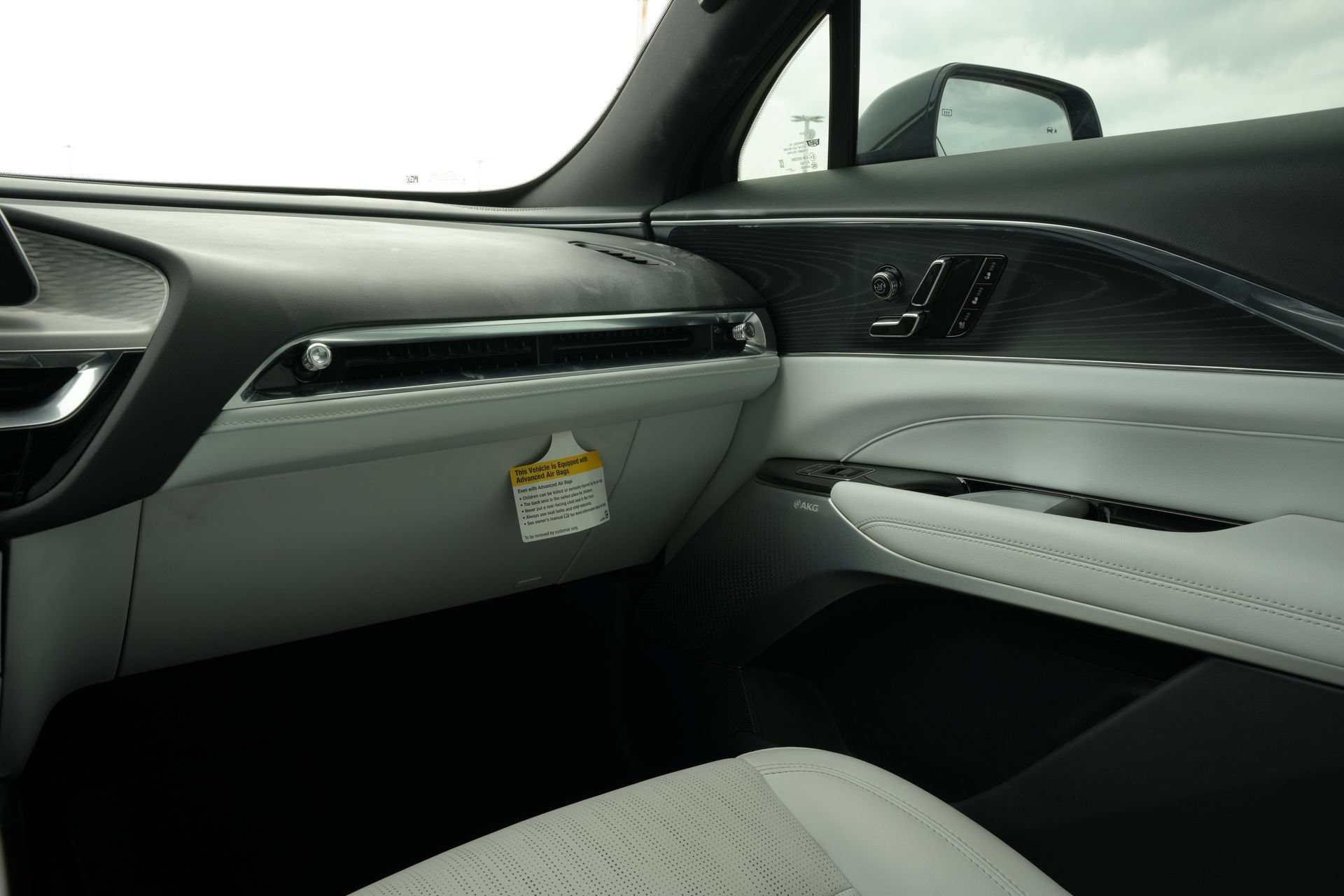 Certified 2024 Cadillac Lyriq Luxury AWD/4WD image 9