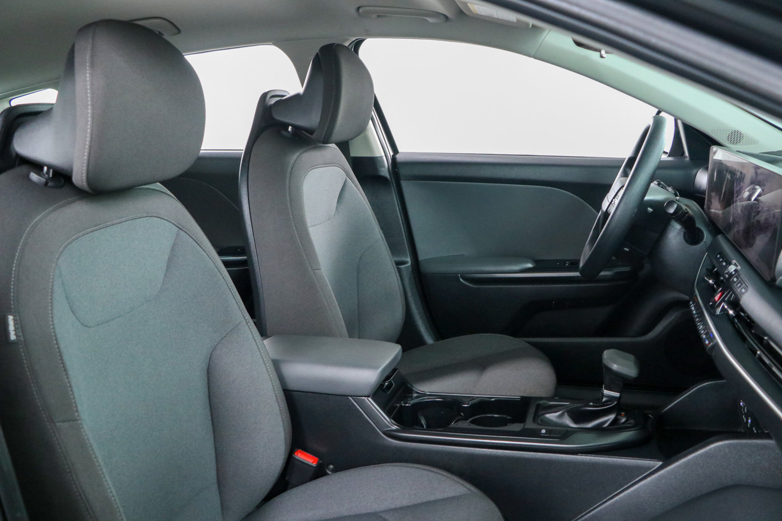 Used 2025 Kia K4 FWD image 26