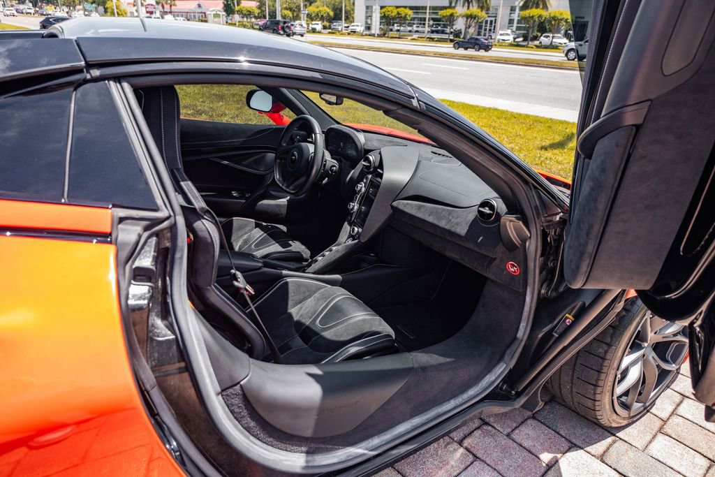 Used 2021 McLaren 720S Performance RWD image 34