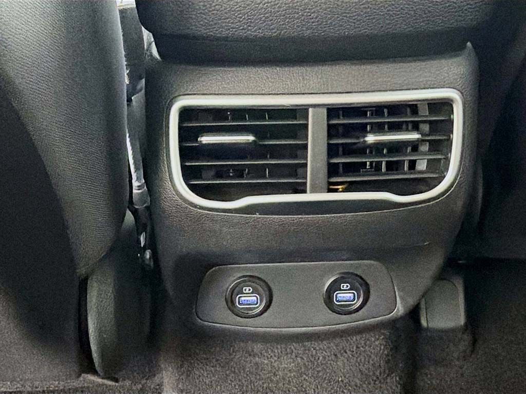 Used 2023 Hyundai Santa Fe SEL FWD image 40