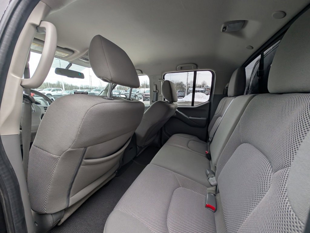 Used 2021 Nissan Frontier SV w/ Midnight Edition Floor Mats image 17