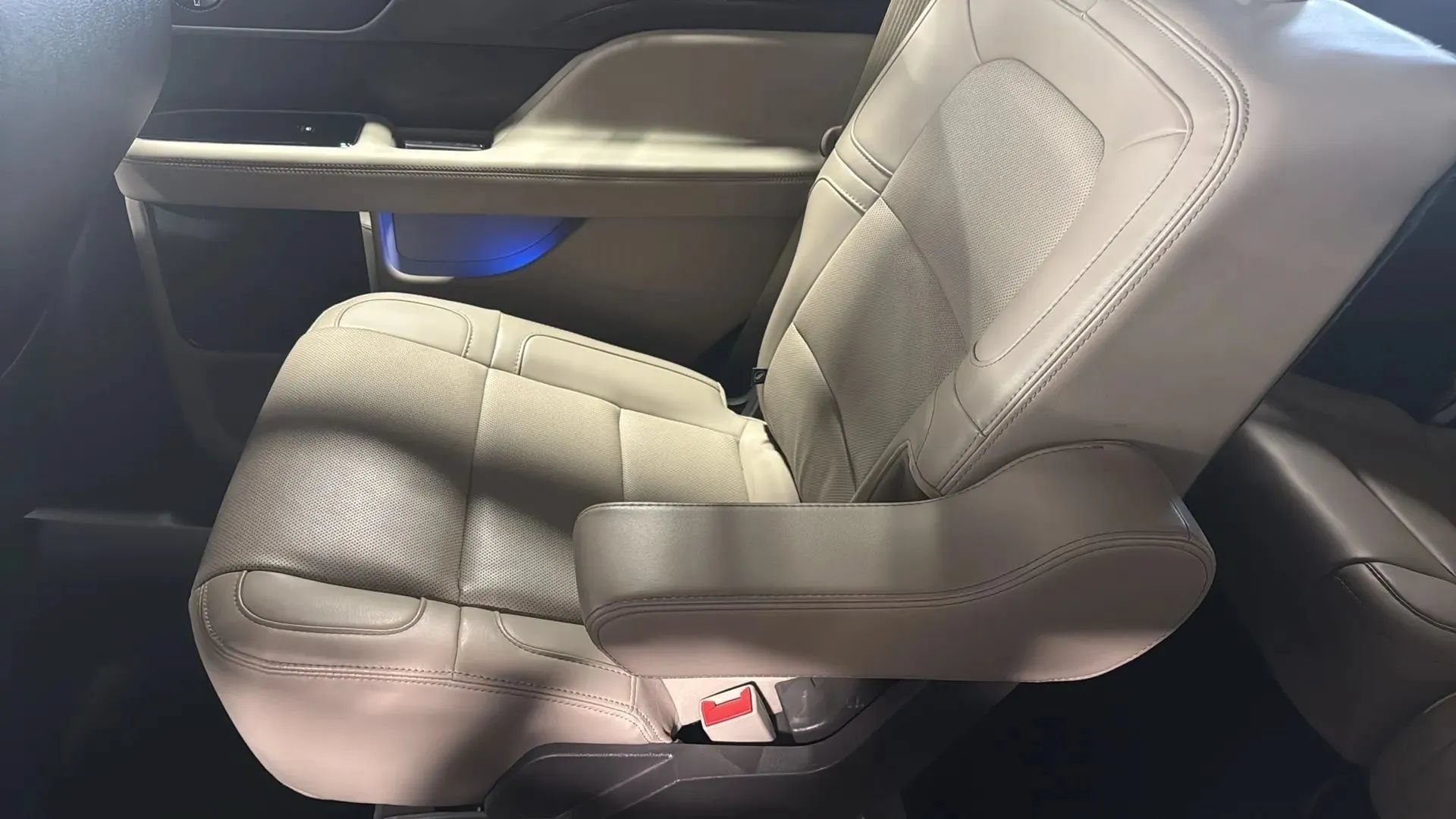 Used 2022 Lincoln Navigator 4WD image 34