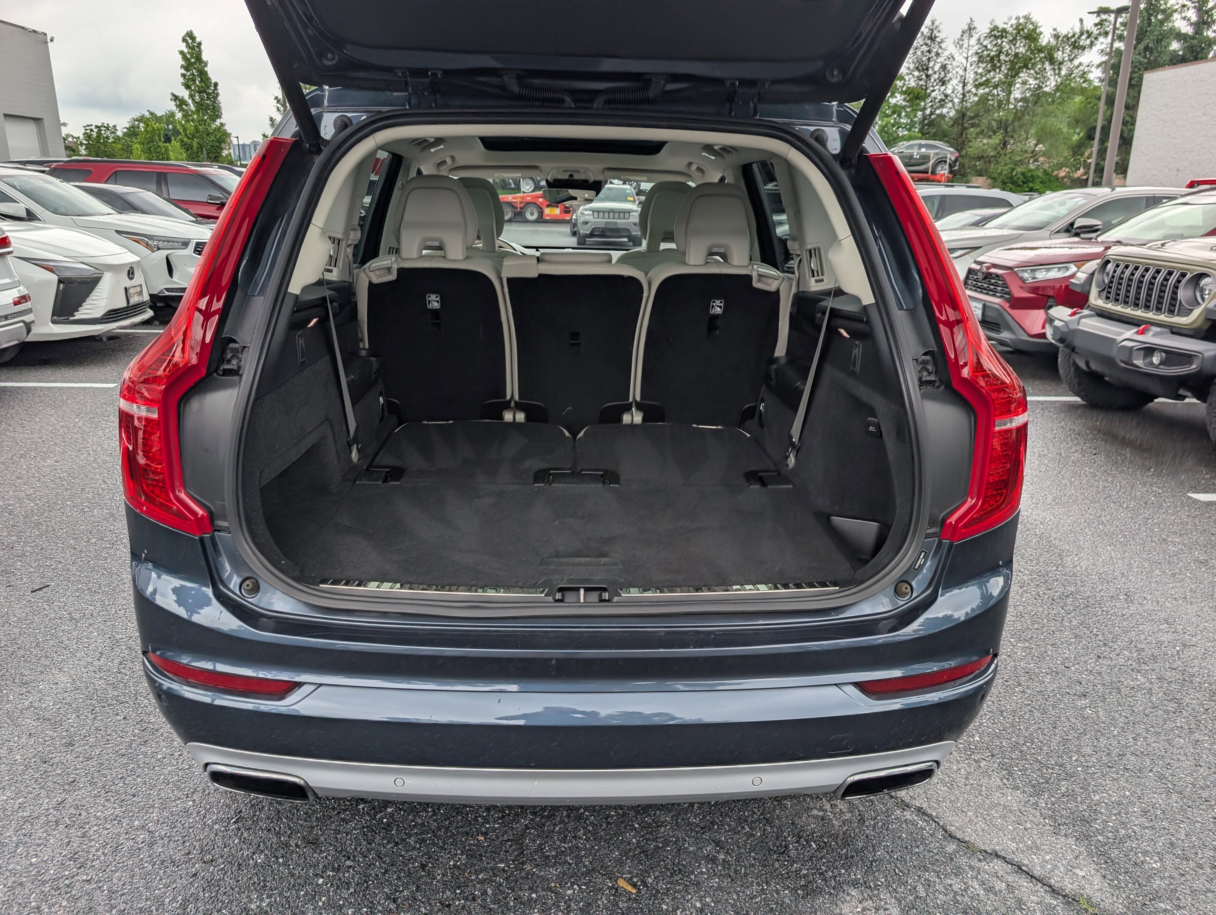 Used 2020 Volvo XC90 T6 Momentum AWD/4WD image 13
