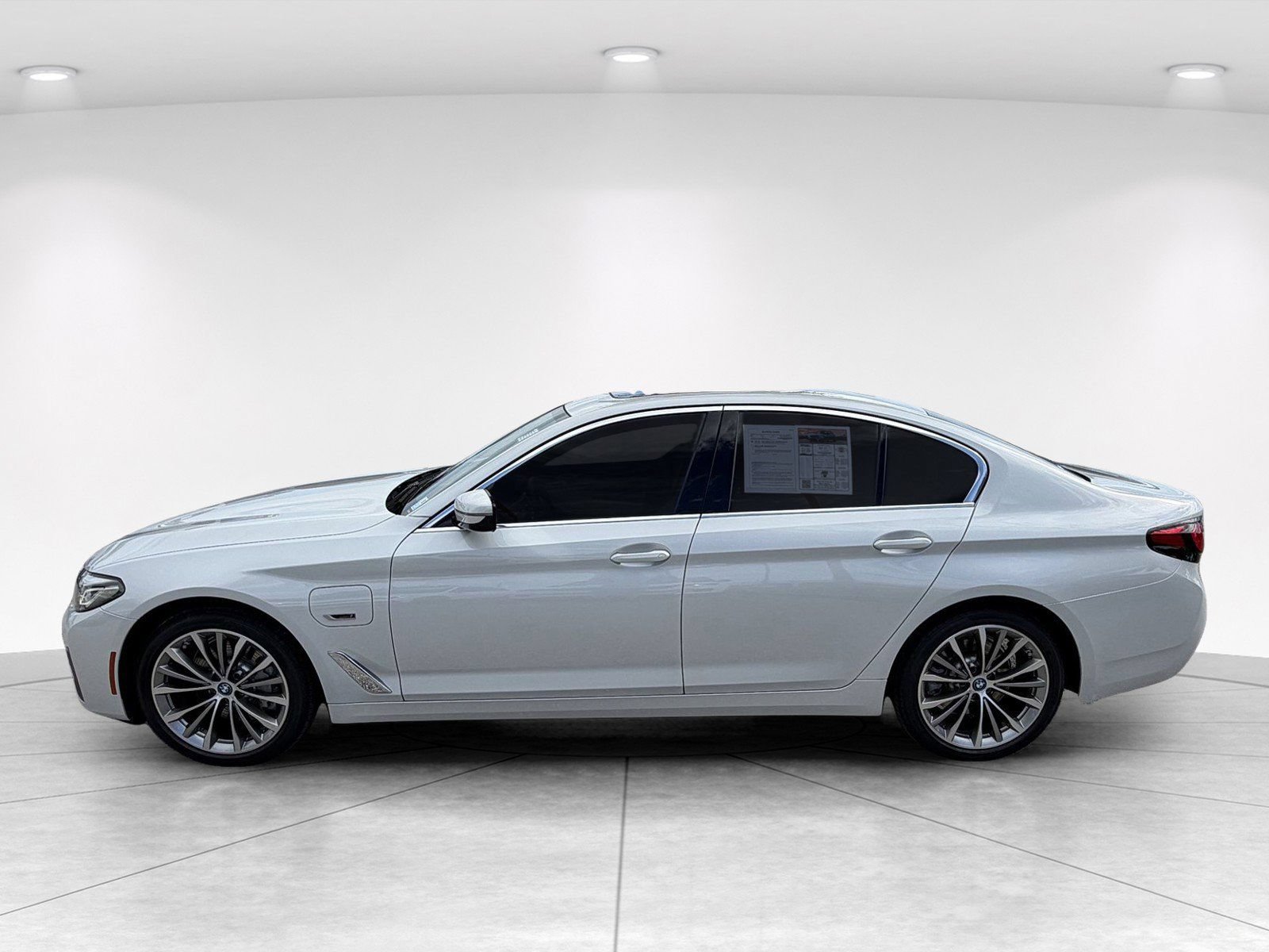 Certified 2023 BMW 530e w/ Premium Package RWD image 7