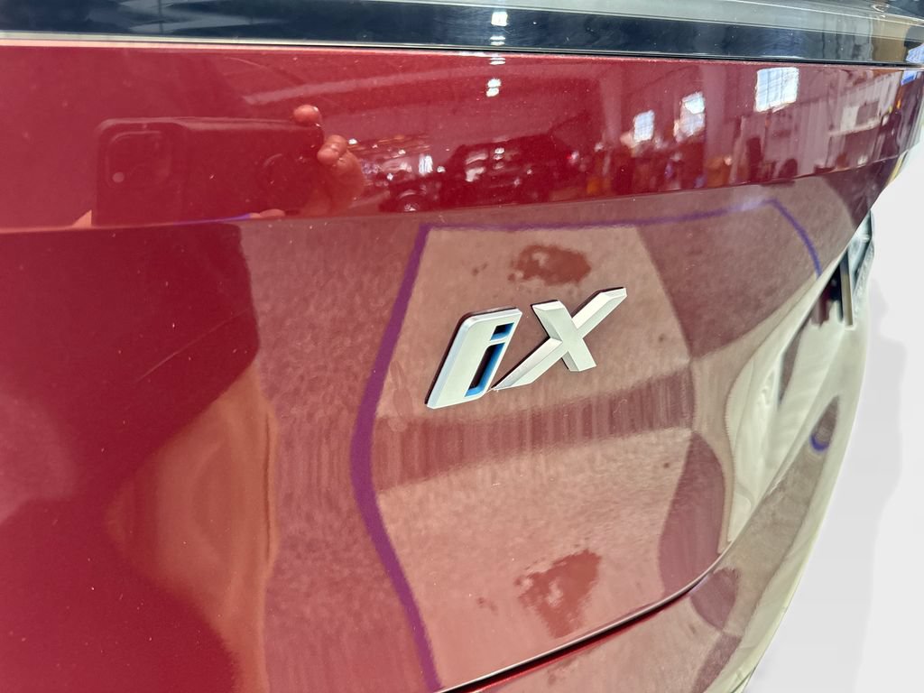 Used 2024 BMW iX xDrive50 w/ Premium Package AWD/4WD image 23