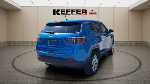 Used 2024 Jeep Compass Sport image 5