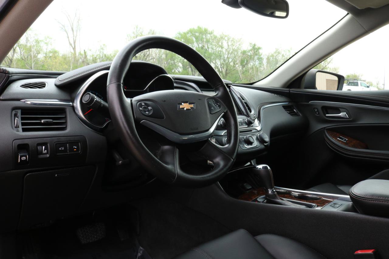 Used 2014 Chevrolet Impala LT w/ Convenience Package image 19