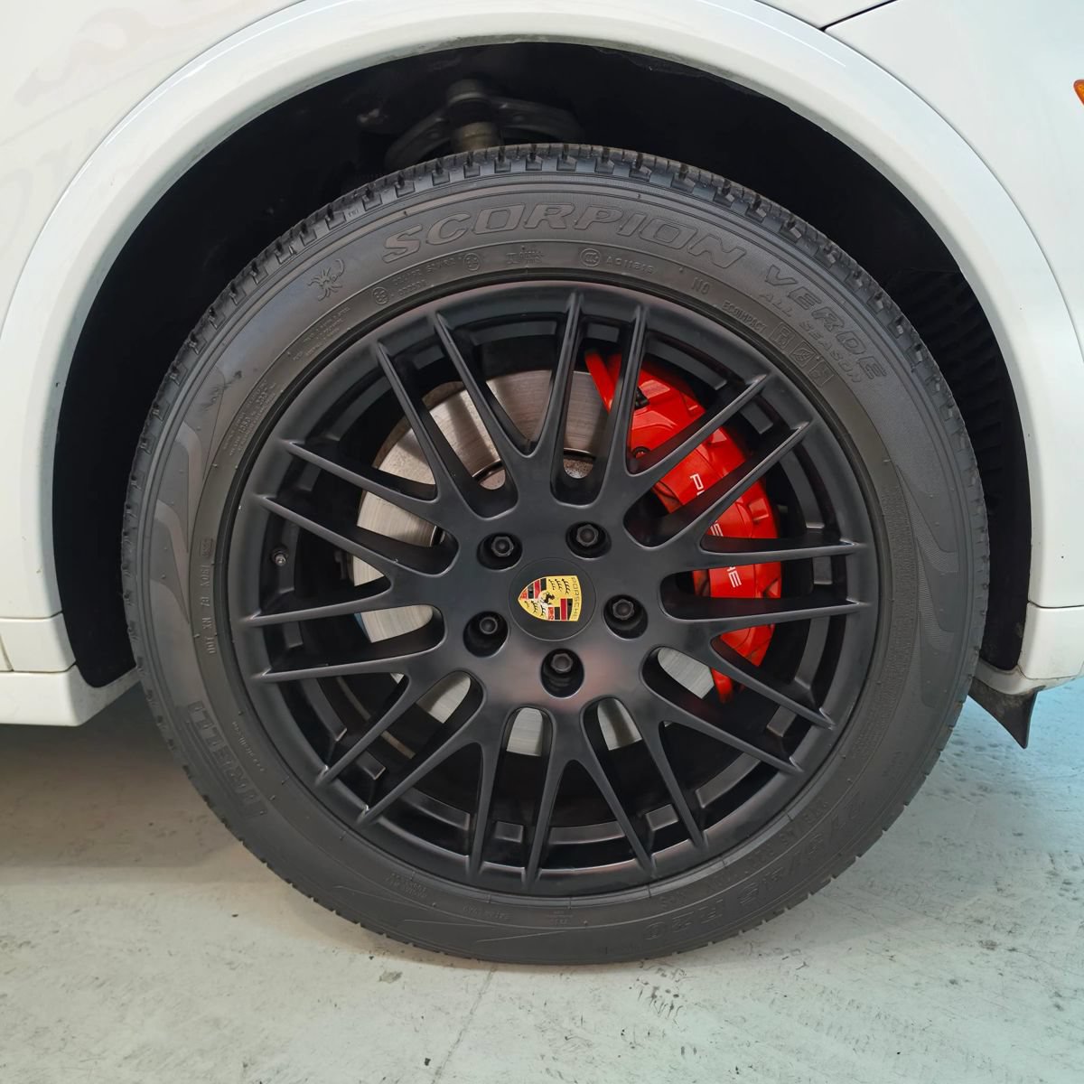Used 2016 Porsche Cayenne GTS w/ Premium Package Plus AWD/4WD image 10
