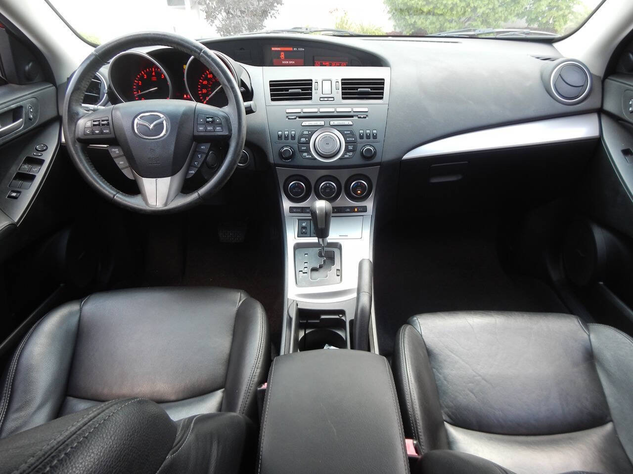 Used 2011 MAZDA MAZDA3 s Grand Touring w/ Tech Pkg FWD image 2
