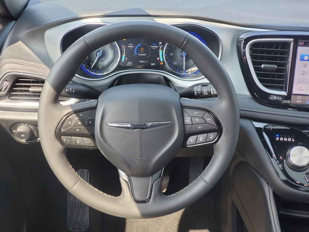 Used 2025 Chrysler Pacifica Limited FWD image 23