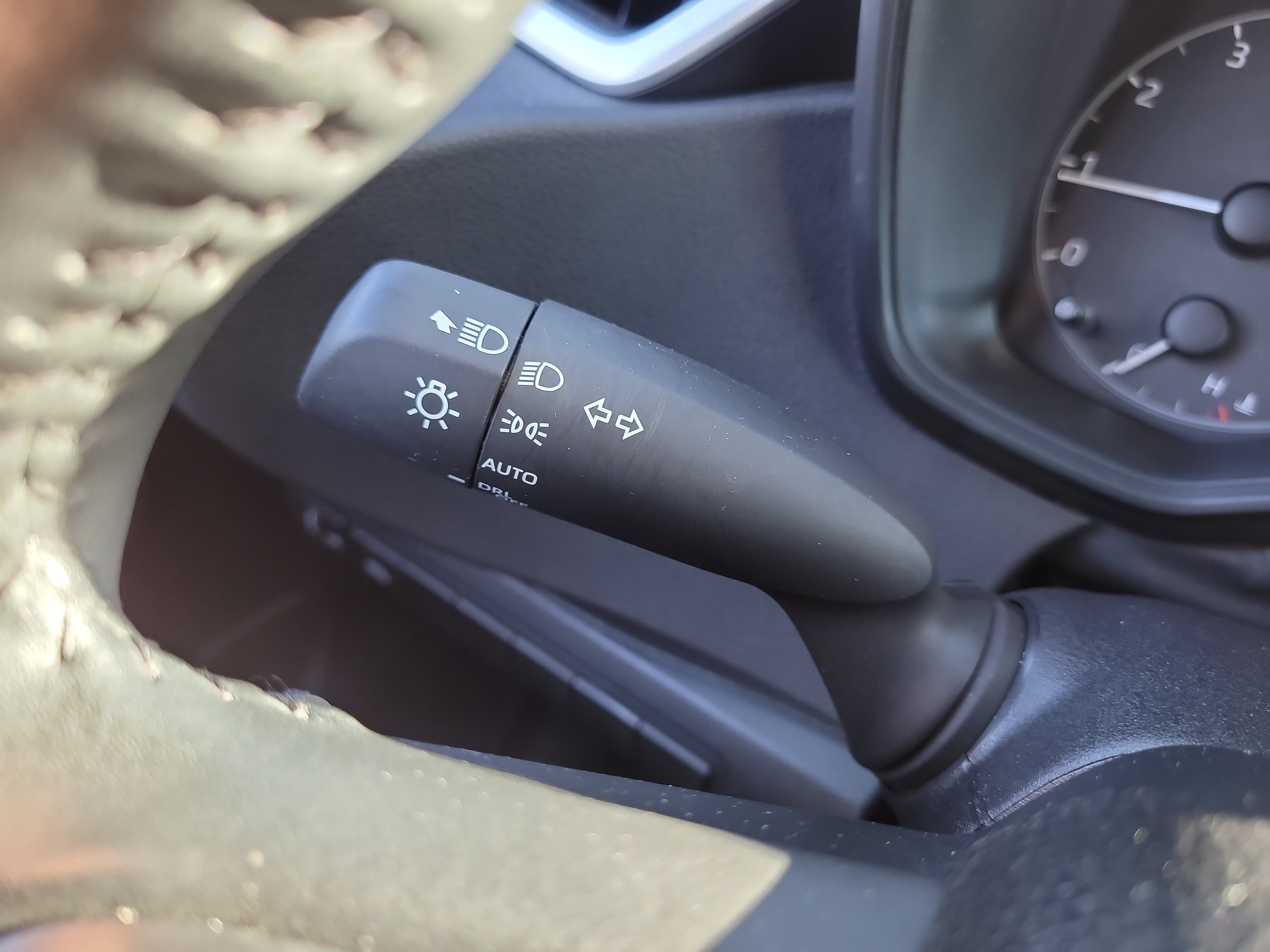 Certified 2025 Toyota Corolla SE image 30