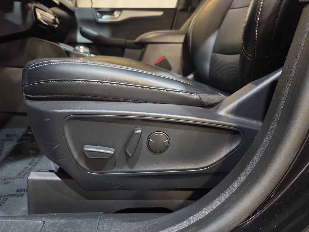 Used 2025 Ford Escape Platinum AWD/4WD image 14