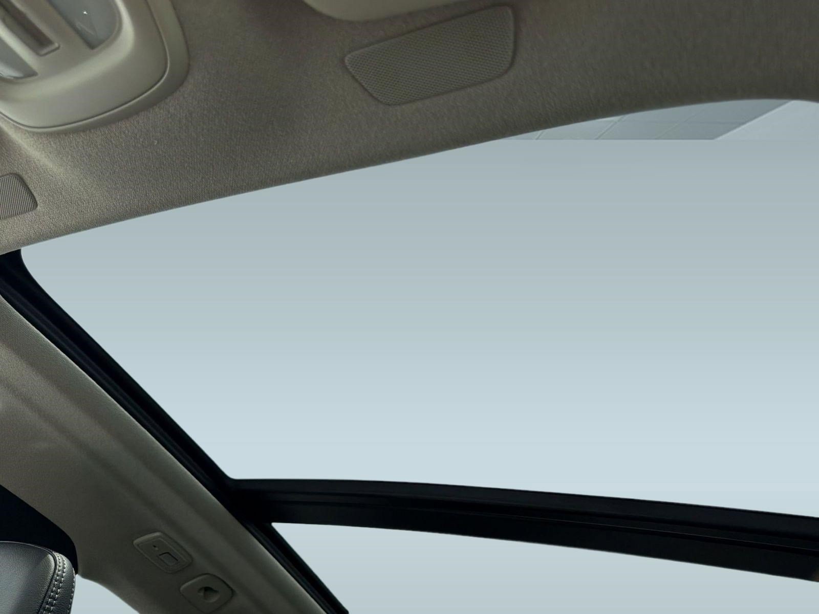 New 2026 Volvo XC40 B5 Ultra AWD/4WD image 16