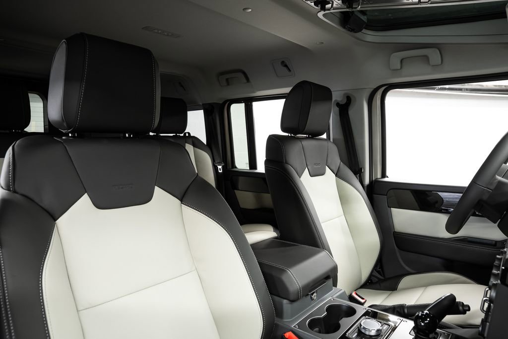 Used 2025 INEOS Grenadier Fieldmaster Edition image 31